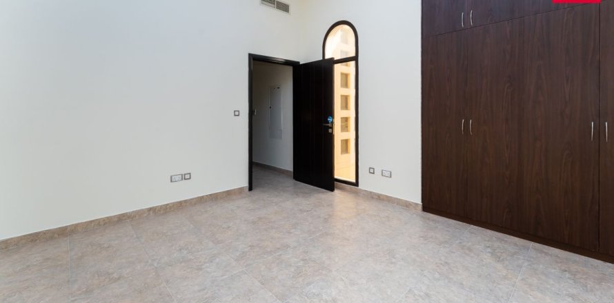 Таунхаус в Дубае, 4 спальни, 353м², № 52131