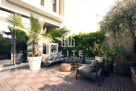 Apartment in Dubai 2 bedrooms, 170 sq.m. № 85663