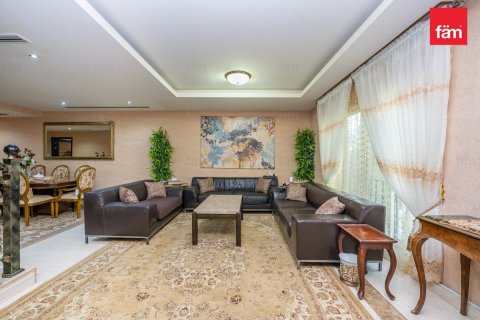 Купить таунхаус в Дубае: 3 спальни, 174.7м², № 24616 - фото 1