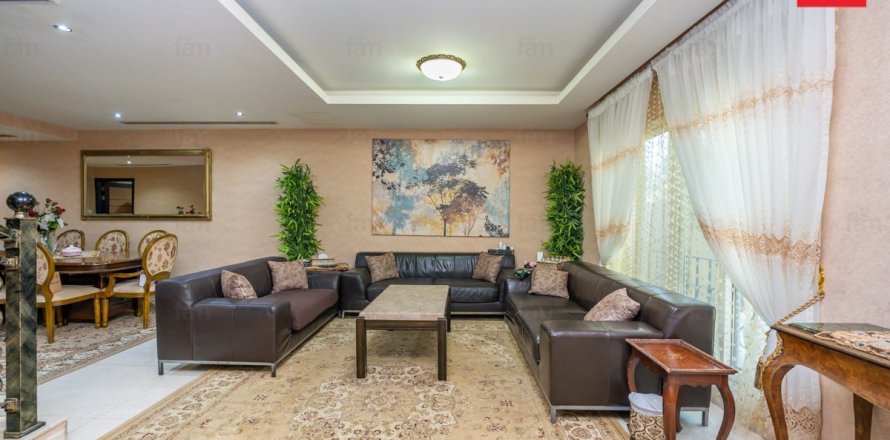 Таунхаус в Дубае, 3 спальни, 174.7м², № 24616