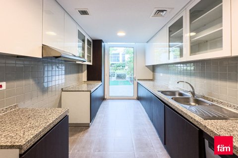 Снять в аренду таунхаус в Дубае: 3 спальни, 187.3м², № 109852 - фото 21