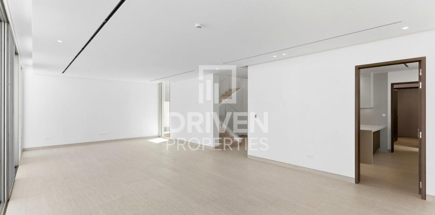 Villa in Jumeirah Park, Dubai 5 bedrooms, 696.12 sq.m. № 135435