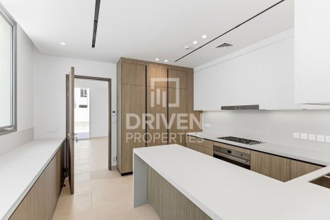 Villa in Jumeirah Park, Dubai 5 bedrooms, 696.12 sq.m. № 135435 - photo 11