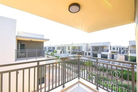 Снять в аренду виллу в Дубай Хилс Эстейт, Дубай: 4 спальни, 203м², № 90155 - фото 10