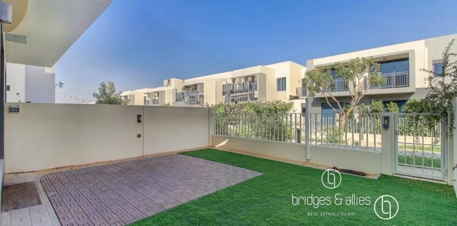 Вилла в Дубай Хилс Эстейт, Дубай, 4 спальни, 203м², № 90155