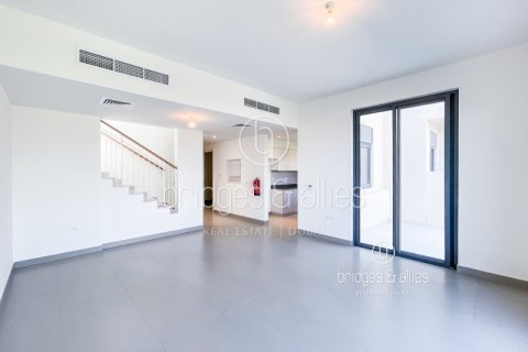 Снять в аренду виллу в Дубай Хилс Эстейт, Дубай: 5 спален, 278м², № 90157 - фото 2