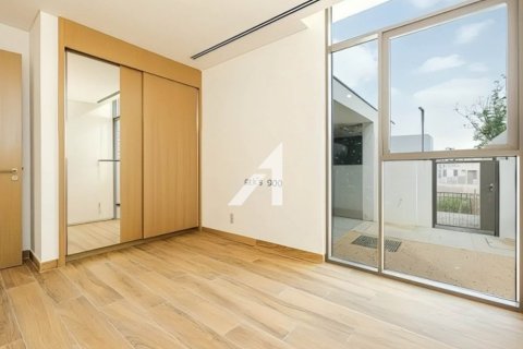 Villa in Al Furjan, Dubai 4 bedrooms, 360 sq.m. № 99755 - photo 15