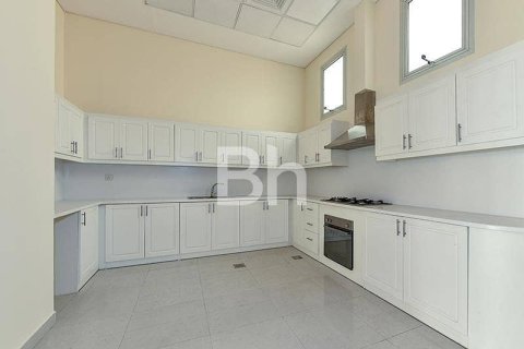Снять в аренду таунхаус в Джумейра Вилладж Серкл, Дубай: 4 спальни, 231м², № 58624 - фото 4