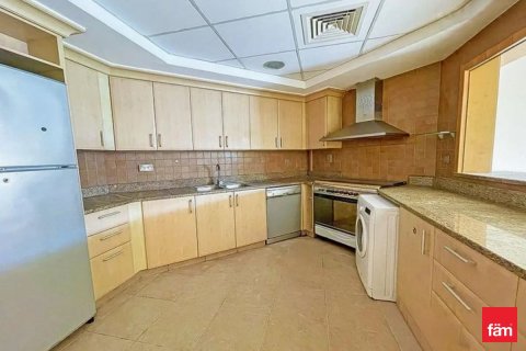 Снять в аренду квартиру в Пальме Джумейре, Дубай: 2 спальни, 144.1м², № 112860 - фото 4