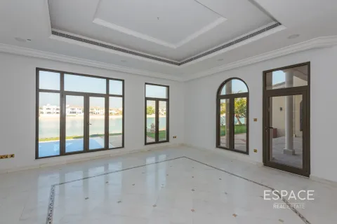 Villa in Palm Jumeirah, Dubai 5 bedrooms, 650 sq.m. № 61661 - photo 2