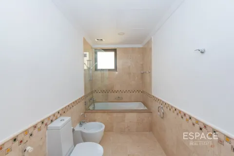 Villa in Palm Jumeirah, Dubai 5 bedrooms, 650 sq.m. № 61661 - photo 12