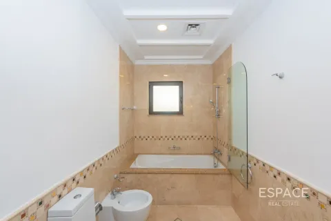 Villa in Palm Jumeirah, Dubai 5 bedrooms, 650 sq.m. № 61661 - photo 16