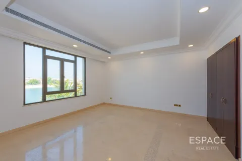 Villa in Palm Jumeirah, Dubai 5 bedrooms, 650 sq.m. № 61661 - photo 15