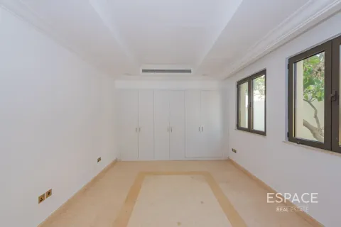 Villa in Palm Jumeirah, Dubai 5 bedrooms, 650 sq.m. № 61661 - photo 11