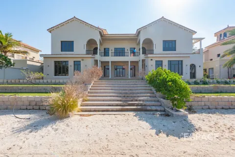Villa in Palm Jumeirah, Dubai 5 bedrooms, 650 sq.m. № 61661 - photo 1