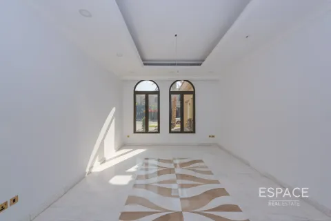 Villa in Palm Jumeirah, Dubai 5 bedrooms, 650 sq.m. № 61661 - photo 3