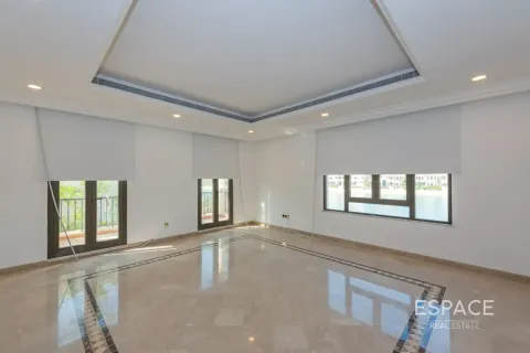 Villa in Palm Jumeirah, Dubai 5 bedrooms, 650 sq.m. № 61661 - photo 18