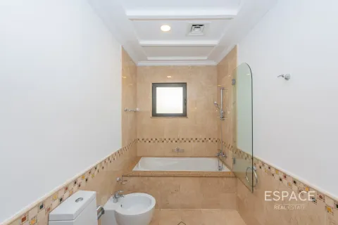Villa in Palm Jumeirah, Dubai 5 bedrooms, 650 sq.m. № 61661 - photo 16