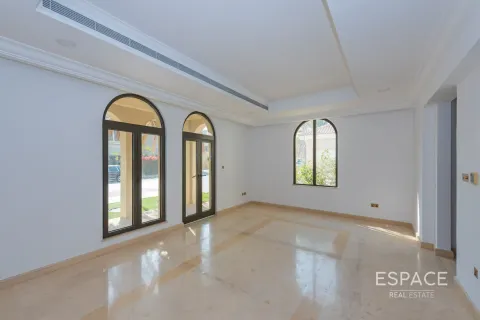Villa in Palm Jumeirah, Dubai 5 bedrooms, 650 sq.m. № 61661 - photo 13