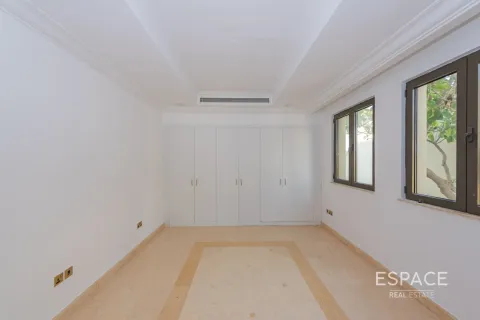 Villa in Palm Jumeirah, Dubai 5 bedrooms, 650 sq.m. № 61661 - photo 11