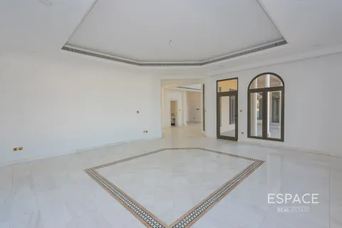 Villa in Palm Jumeirah, Dubai 5 bedrooms, 650 sq.m. № 61661 - photo 8