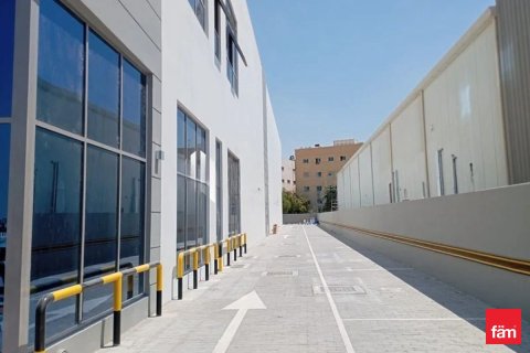 Tienda en Dubai, 1401.8 m², № 52221 - foto 4