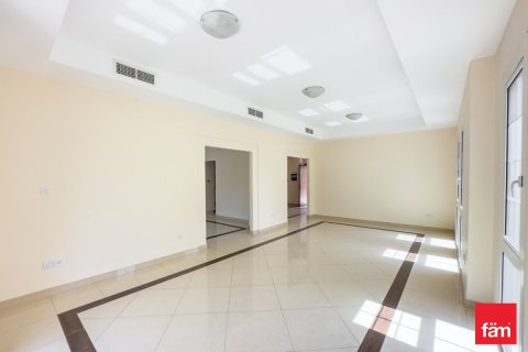 Villa in Dubai 3 bedrooms, 583.3 sq.m. № 52219 - photo 3