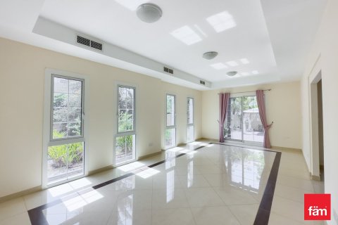 Villa in Dubai 3 bedrooms, 583.3 sq.m. № 52219 - photo 2