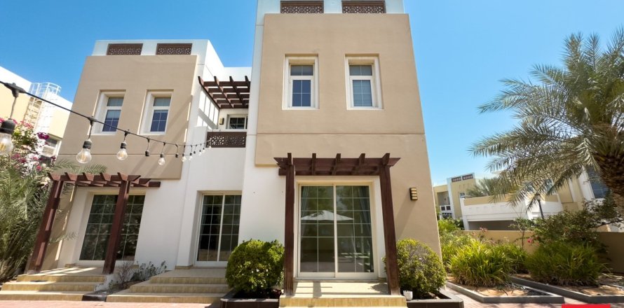 Villa in Dubai 3 bedrooms, 583.3 sq.m. № 52219