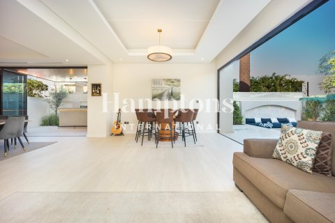 Снять в аренду виллу в DAMAC Hills (Akoya by DAMAC), Дубай: 4 спальни, 320.23664100м², № 111508 - фото 18
