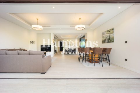 Снять в аренду виллу в DAMAC Hills (Akoya by DAMAC), Дубай: 4 спальни, 320.23664100м², № 111508 - фото 17