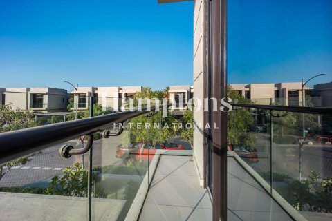 Снять в аренду виллу в DAMAC Hills (Akoya by DAMAC), Дубай: 4 спальни, 320.23664100м², № 111508 - фото 11