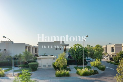 Снять в аренду виллу в DAMAC Hills (Akoya by DAMAC), Дубай: 4 спальни, 320.23664100м², № 111508 - фото 12