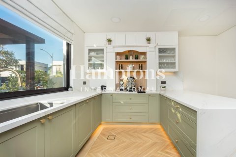 Снять в аренду виллу в DAMAC Hills (Akoya by DAMAC), Дубай: 4 спальни, 320.23664100м², № 111508 - фото 5