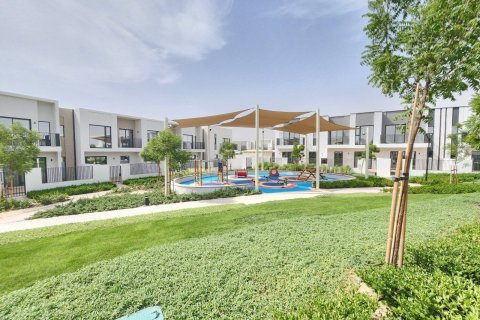 Снять в аренду виллу в Dubai South (Dubai World Central), Дубай: 3 спальни, 151.04912964м², № 111513 - фото 24