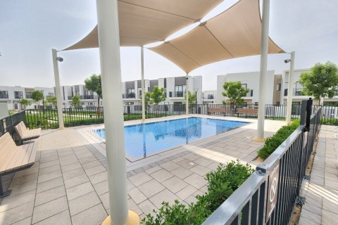 Снять в аренду виллу в Dubai South (Dubai World Central), Дубай: 3 спальни, 151.04912964м², № 111513 - фото 8