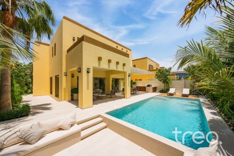 Villa in Jumeirah Park, Dubai 4 bedrooms, 327.67 sq.m. № 119339 - photo 2