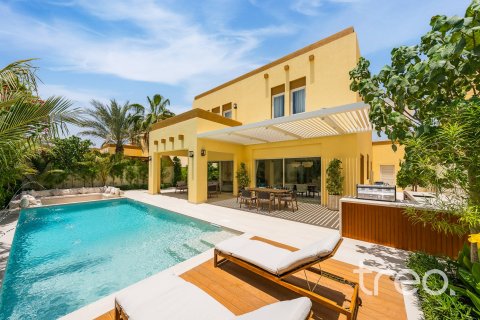 Villa in Jumeirah Park, Dubai 4 bedrooms, 327.67 sq.m. № 119339