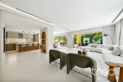 Villa in Jumeirah Park, Dubai 4 bedrooms, 327.67 sq.m. № 119339 - photo 5