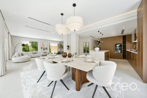 Villa in Jumeirah Park, Dubai 4 bedrooms, 327.67 sq.m. № 119339 - photo 8