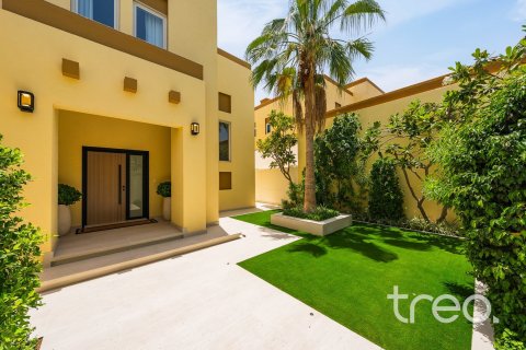 Villa in Jumeirah Park, Dubai 4 bedrooms, 327.67 sq.m. № 119339 - photo 3