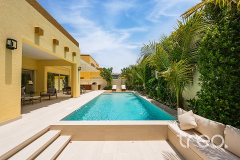 Villa in Jumeirah Park, Dubai 4 bedrooms, 327.67 sq.m. № 119339 - photo 4