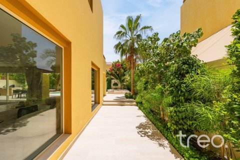 Villa in Jumeirah Park, Dubai 4 bedrooms, 327.67 sq.m. № 119339 - photo 27