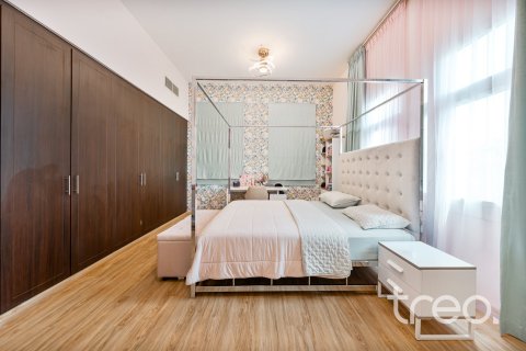 Villa en Rahat, Mudon, Dubai, 5 dormitorios, 529.55 m², № 119342 - foto 27