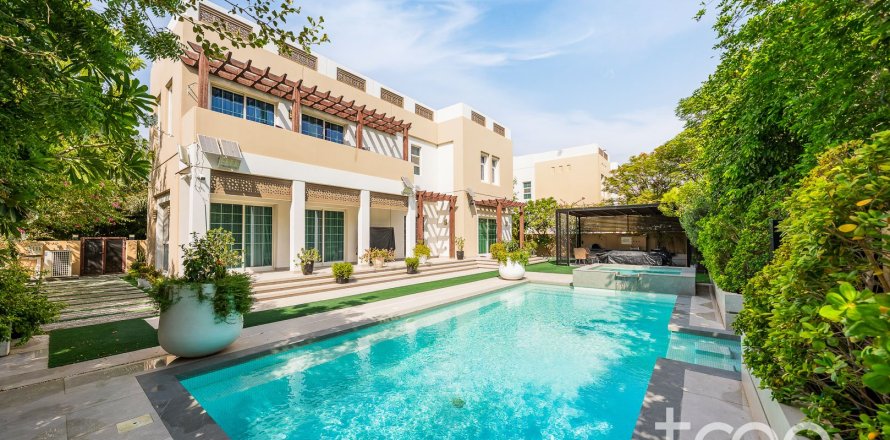 Villa en Rahat, Mudon, Dubai, 5 dormitorios, 529.55 m², № 119342