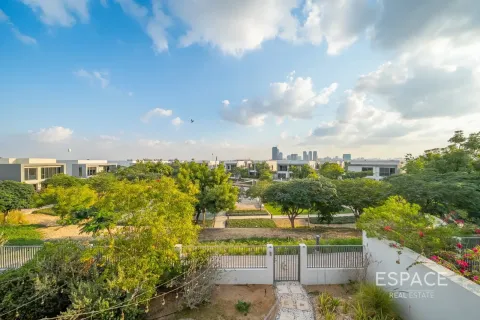 Villa in Dubai Hills Estate, Dubai 5 bedrooms, 398 sq.m. № 122520 - photo 2