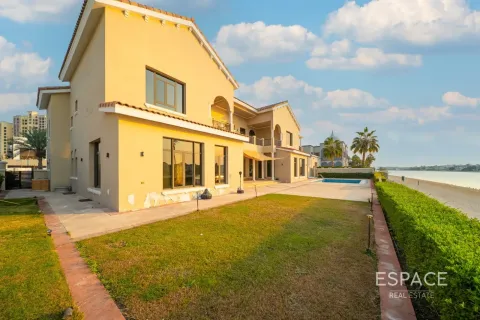 Вилла в Пальме Джумейре, Дубай, 6 спален, 650м², № 122517