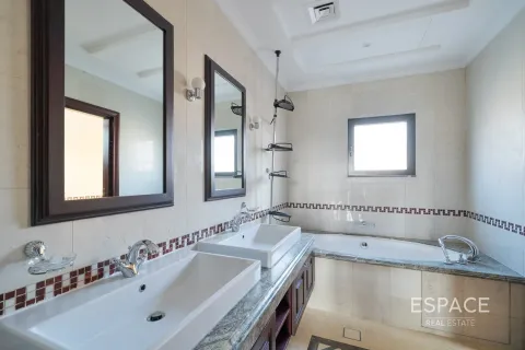 Купить виллу в Пальме Джумейре, Дубай: 6 спален, 650м², № 122517 - фото 4