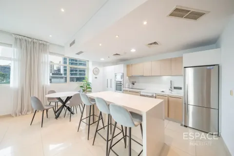 Apartment in Dubai Marina, Dubai 2 bedrooms, 145 sq.m. № 122522 - photo 16