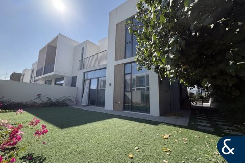 Снять в аренду виллу в Spring, Arabian Ranches 3, Дубай: 4 спальни, 240м², № 79011 - фото 1